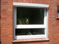 Fenster mit Unterlicht und Außenrollladen